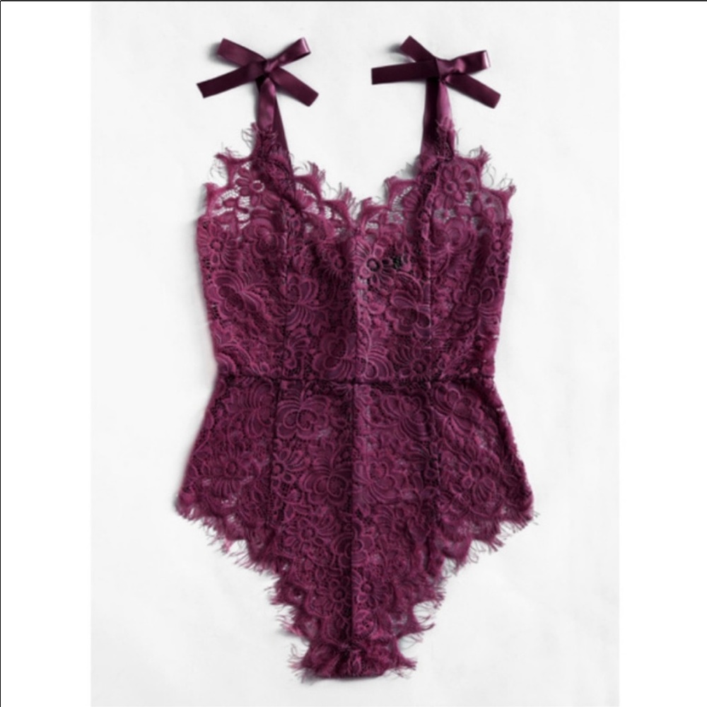 Pretty Little Thing Lace Bodysuit - Picture 2 of 5